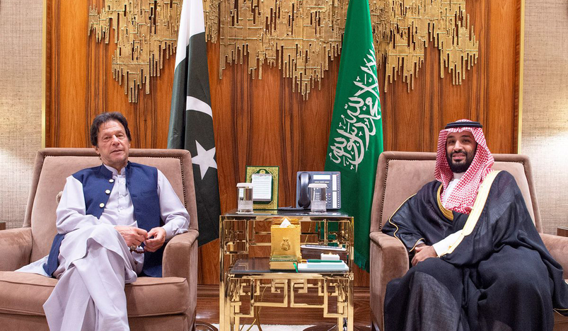 Crown Prince Mohammed bin Salman meets with Pakistani Prime Minister Imran Khan